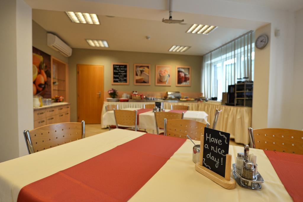 Hotel Vaka Бърно Екстериор снимка