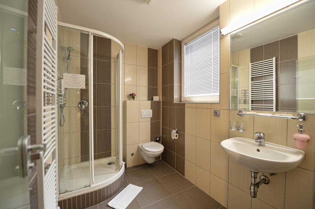 Hotel Vaka Бърно Екстериор снимка