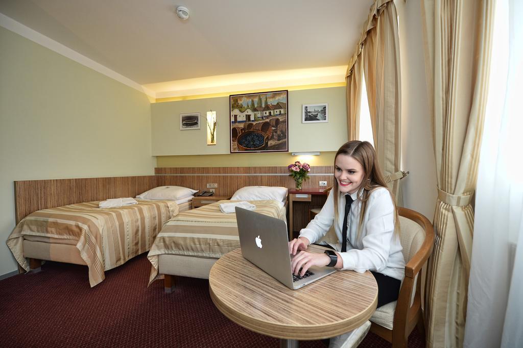 Hotel Vaka Бърно Екстериор снимка