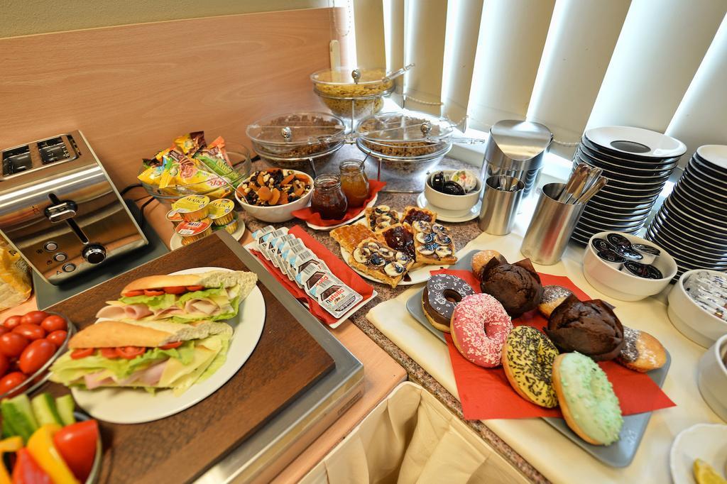 Hotel Vaka Бърно Екстериор снимка