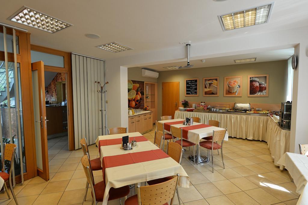 Hotel Vaka Бърно Екстериор снимка