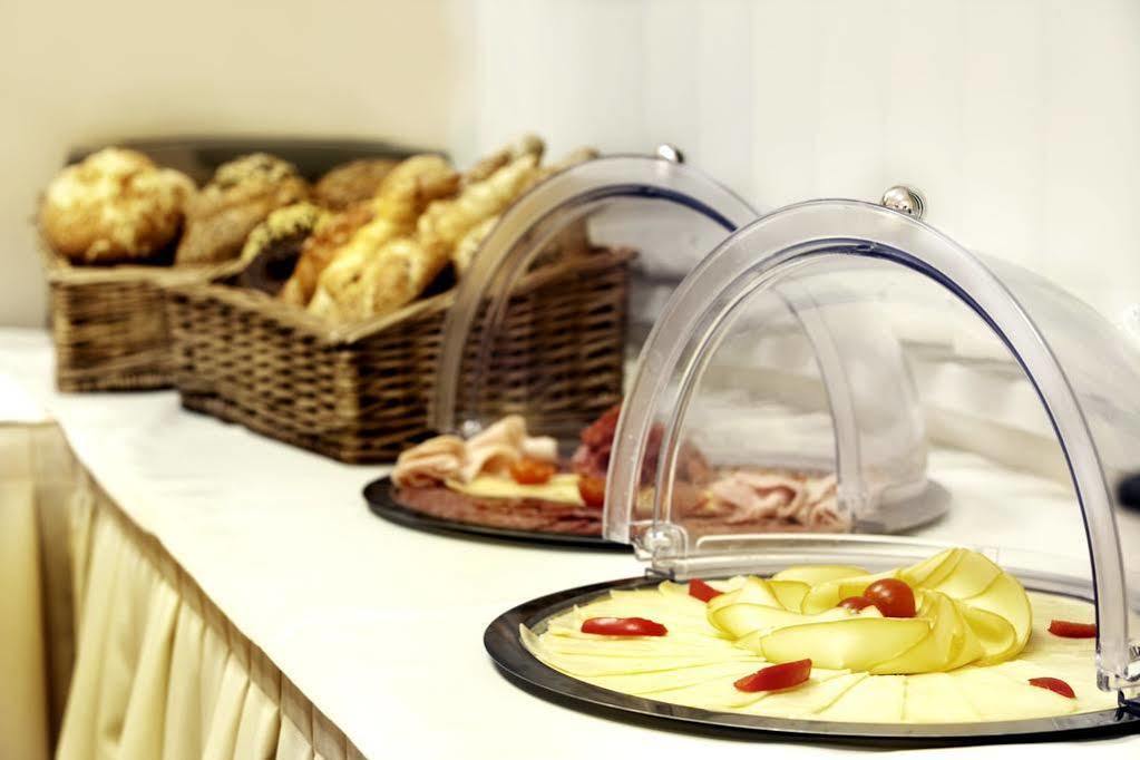 Hotel Vaka Бърно Екстериор снимка