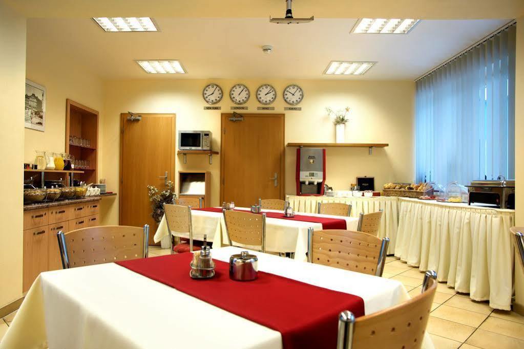 Hotel Vaka Бърно Екстериор снимка