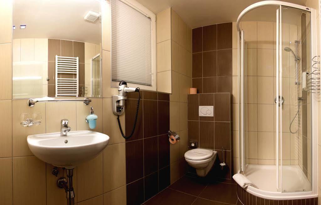 Hotel Vaka Бърно Екстериор снимка